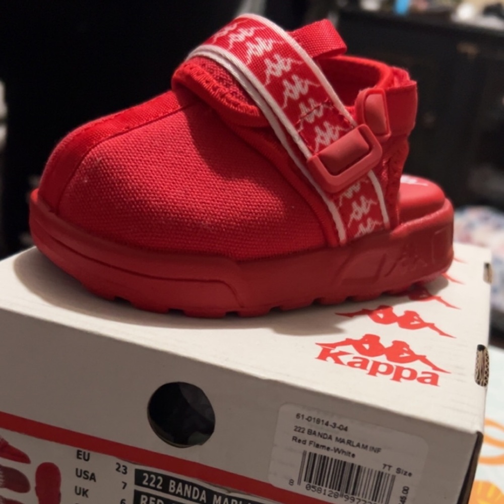 7c Kappa sandals